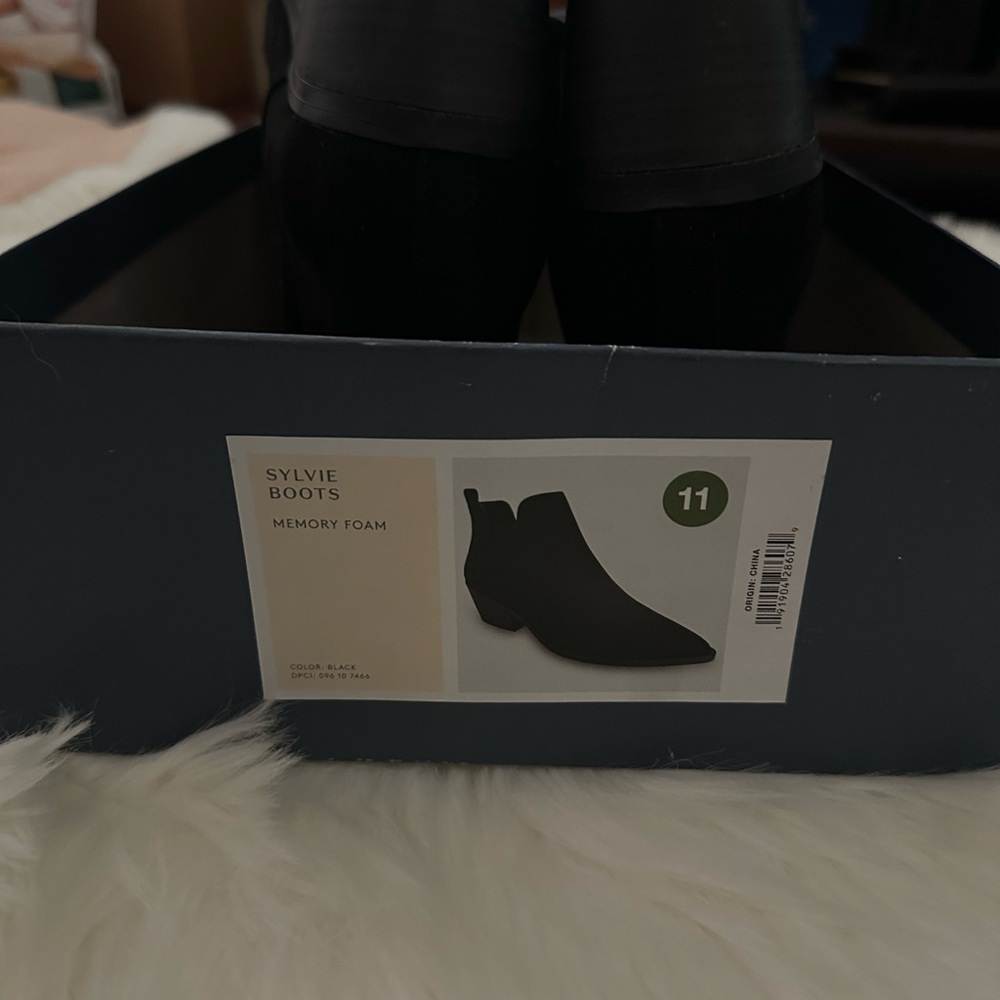 Universal Thread Black Ankle Booties Sleek Design